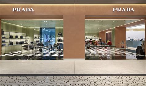 Shops with PRADA in Munich title